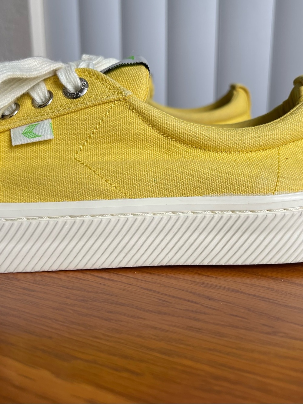 Cariuma Oca Low Canvas Sneakers Yellow Size 7 - Picture 3 of 15